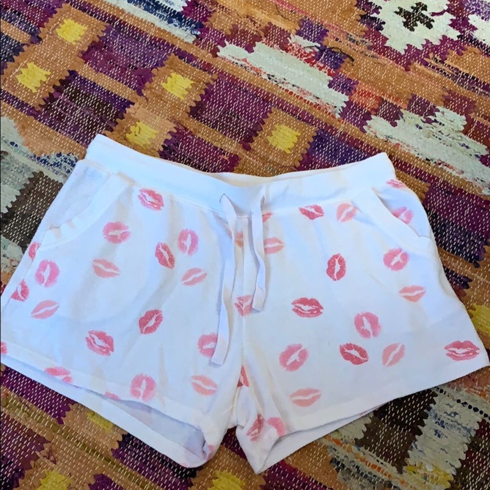 lip sleep shorts